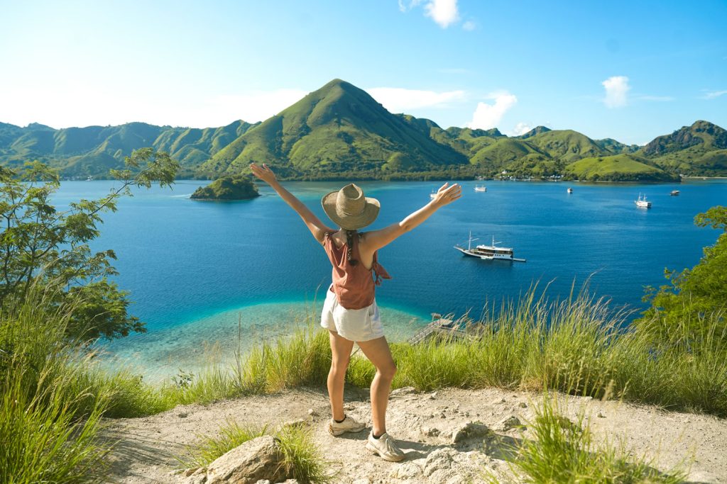 Breathtaking view Kelor Island - KomodoBoat.com