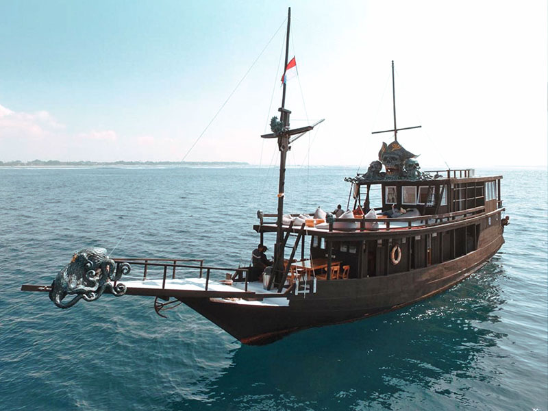 Natha Phinisi Boat Sailing in Labuan Bajo - KomodoBoat.com